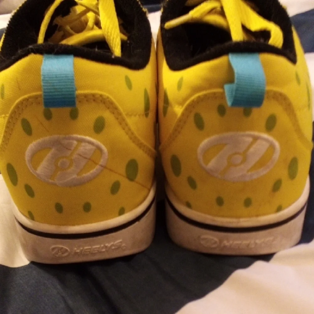 Heelys Yellow Sneakers with Green Dots